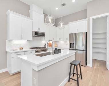 305 Queen Sude Lane - Photo Thumbnail 8