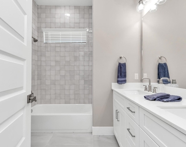 305 Queen Sude Lane - Photo Thumbnail 30