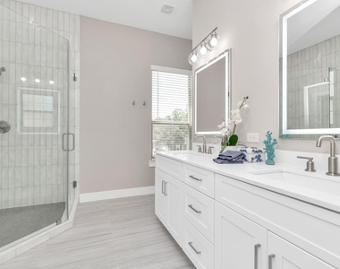 305 Queen Sude Lane - Photo Thumbnail 24