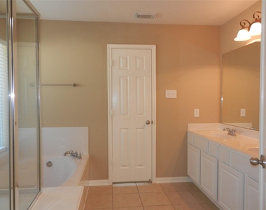 7810 Foster Brook Lane - Photo Thumbnail 14