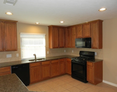 7810 Foster Brook Lane - Photo Thumbnail 12
