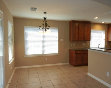 7810 Foster Brook Lane - Photo Thumbnail 10