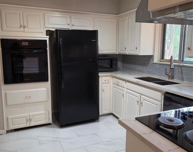 1510 Neptune Lane - Photo Thumbnail 14