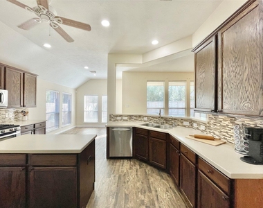 90 N Creekmist Place - Photo Thumbnail 16
