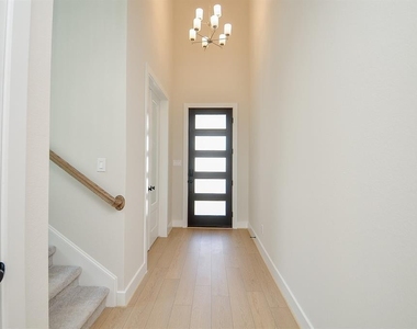 31911 Sky Ridge Lane - Photo Thumbnail 3