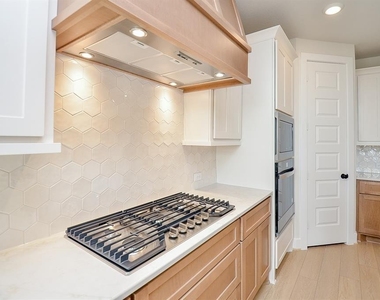 31911 Sky Ridge Lane - Photo Thumbnail 8