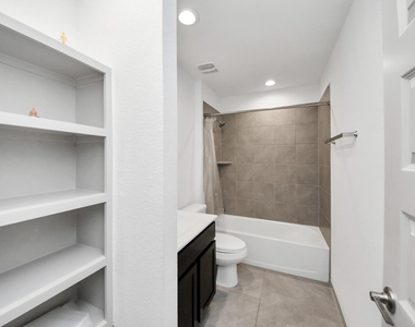 29402 Hoelzen Hollow Drive - Photo Thumbnail 31