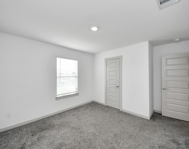 29402 Hoelzen Hollow Drive - Photo Thumbnail 33