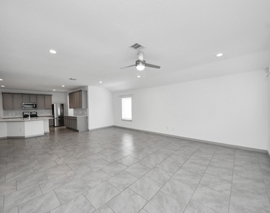 29402 Hoelzen Hollow Drive - Photo Thumbnail 11