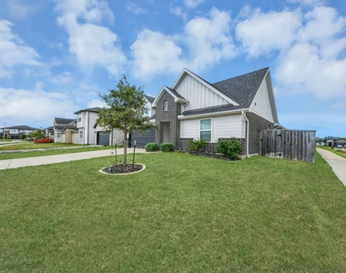 29402 Hoelzen Hollow Drive - Photo Thumbnail 2