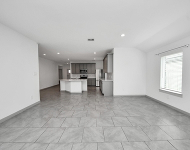 29402 Hoelzen Hollow Drive - Photo Thumbnail 6