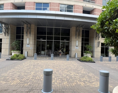 1901 Post Oak Boulevard - Photo Thumbnail 2