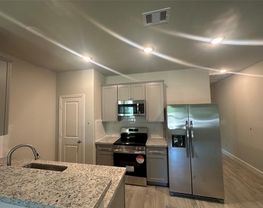 104 Turner Drive - Photo Thumbnail 7