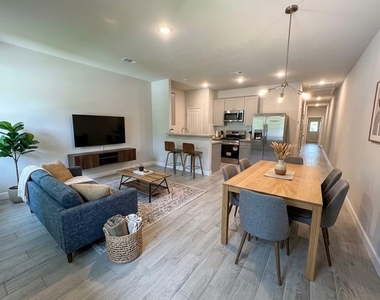104 Turner Drive - Photo Thumbnail 4