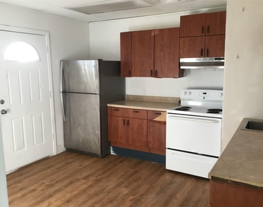 1404 E Bayshore Drive - Photo Thumbnail 1