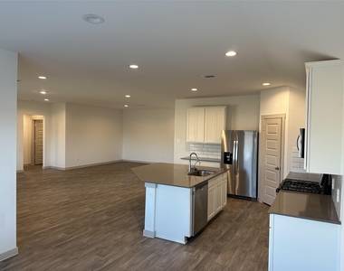 6918 Dell Vista Drive - Photo Thumbnail 2