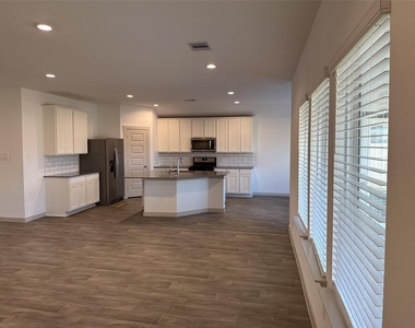 6918 Dell Vista Drive - Photo Thumbnail 3