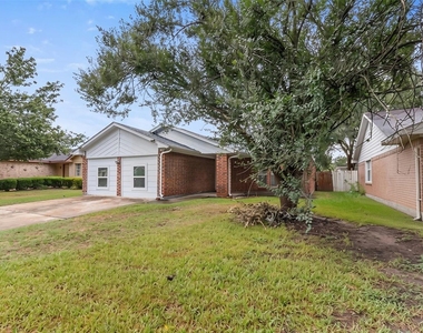 7427 Londres Drive - Photo Thumbnail 17