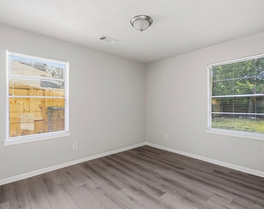 5418 Ridgeway Drive - Photo Thumbnail 11