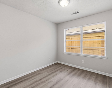 5418 Ridgeway Drive - Photo Thumbnail 10