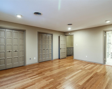 8602 Oakford Drive - Photo Thumbnail 32