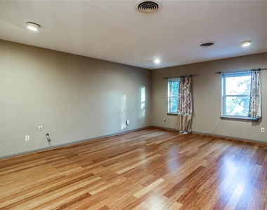 8602 Oakford Drive - Photo Thumbnail 31