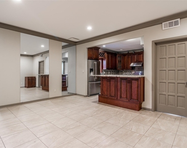 8602 Oakford Drive - Photo Thumbnail 13