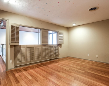 8602 Oakford Drive - Photo Thumbnail 35