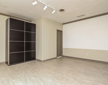 8602 Oakford Drive - Photo Thumbnail 21