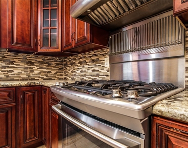8602 Oakford Drive - Photo Thumbnail 9
