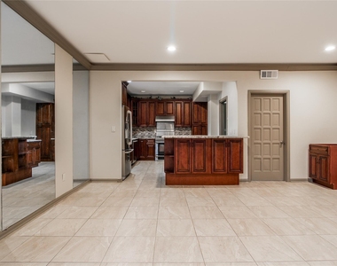 8602 Oakford Drive - Photo Thumbnail 15