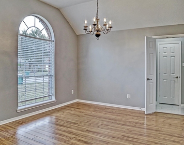 1925 Florida Drive - Photo Thumbnail 4