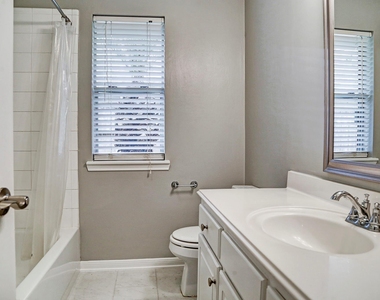 1925 Florida Drive - Photo Thumbnail 10