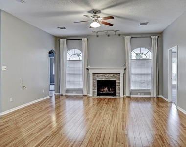 1925 Florida Drive - Photo Thumbnail 7
