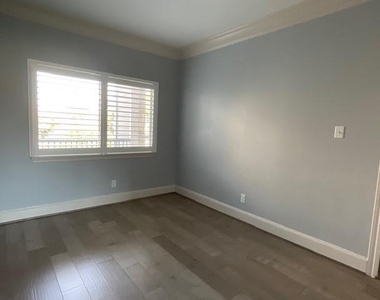 12800 Melville - Photo Thumbnail 23