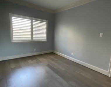 12800 Melville - Photo Thumbnail 20
