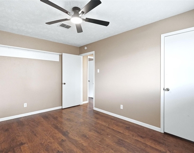 2204 Mimosa Court - Photo Thumbnail 18
