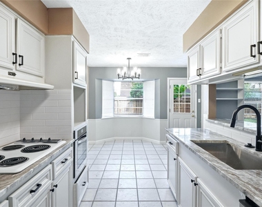 2204 Mimosa Court - Photo Thumbnail 9