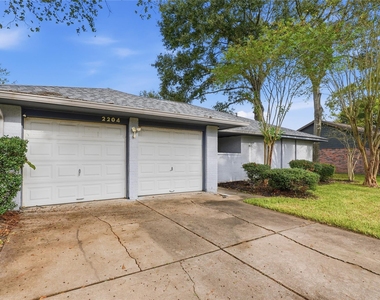 2204 Mimosa Court - Photo Thumbnail 1