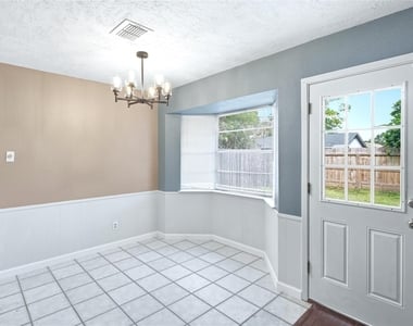 2204 Mimosa Court - Photo Thumbnail 7
