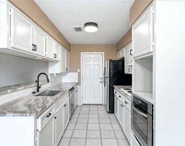 2204 Mimosa Court - Photo Thumbnail 8