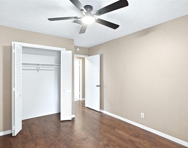 2204 Mimosa Court - Photo Thumbnail 11