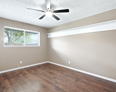 2204 Mimosa Court - Photo Thumbnail 17