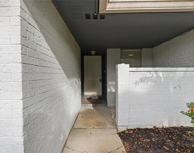 2204 Mimosa Court - Photo Thumbnail 4