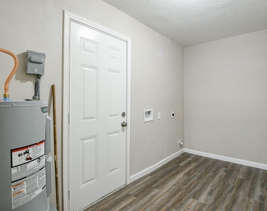 319 Rustic Drive - Photo Thumbnail 12