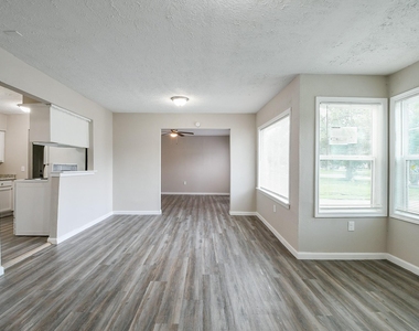 319 Rustic Drive - Photo Thumbnail 4