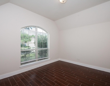 2511 Mountain Sage Drive - Photo Thumbnail 4