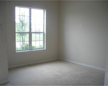 5111 Manorfield Drive - Photo Thumbnail 10