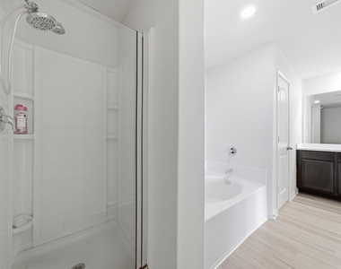 15311 Crescent Brookfield Drive - Photo Thumbnail 11