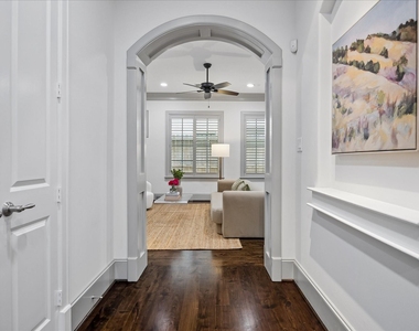 2215 Nantucket Drive - Photo Thumbnail 9